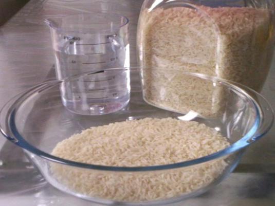 Hogyan készítsünk rizst egy mikrohullámú sütőben?