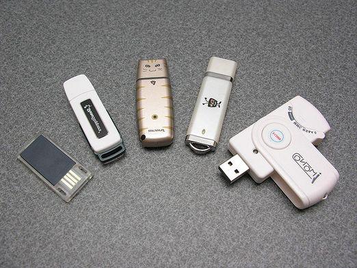 Hogyan tölthet le zenét USB flash meghajtóra?